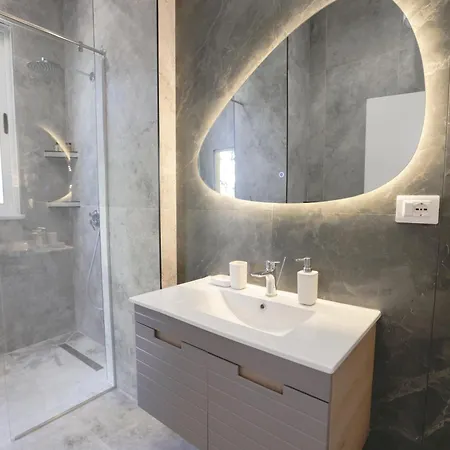 Lana Luxe Tirana