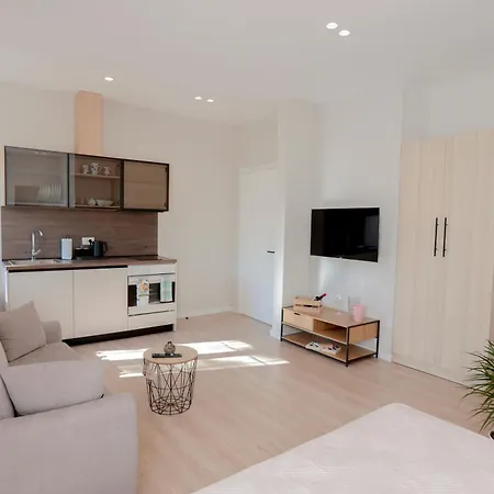 Lana Luxe * 地拉那